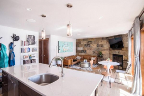 Modern Luxury - Walk To Lifts - Jacuzzi